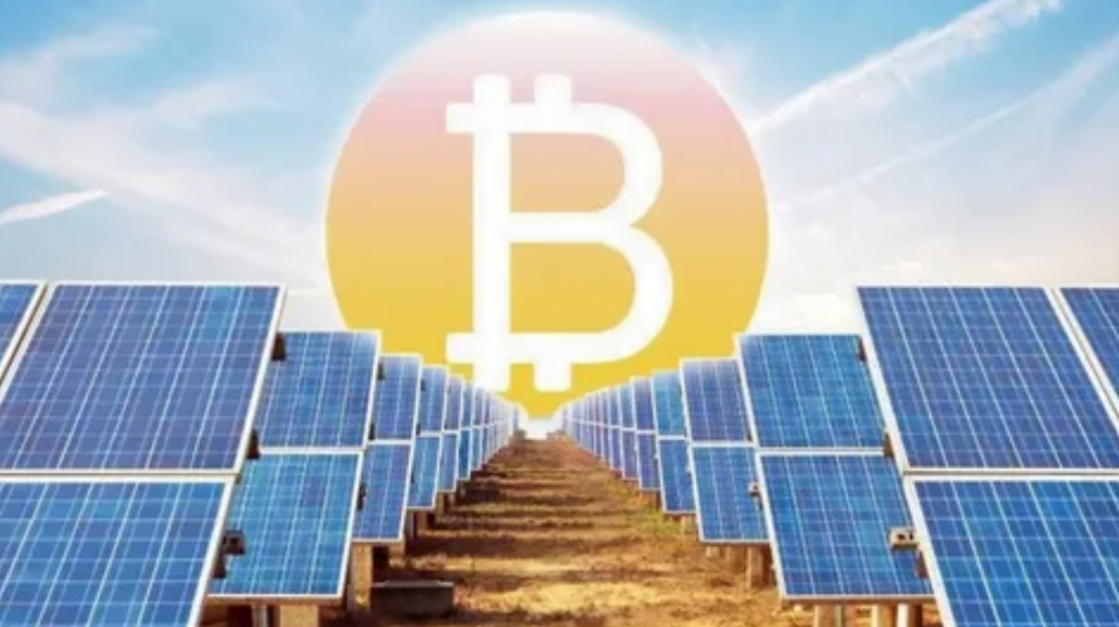 Биткоин на фоне солнечных панелей — метафора цифровой экономики и новых возможностей для заработка на солнечной энергии (например, через "зеленый тариф").